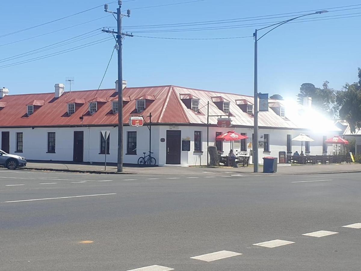 The Caledonian Inn Port Fairy Exterior photo